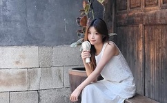 迈开腿让我尝尝你的草莓什么味道